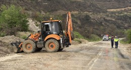 Karabük’te sağanak yolları göle çevirdi