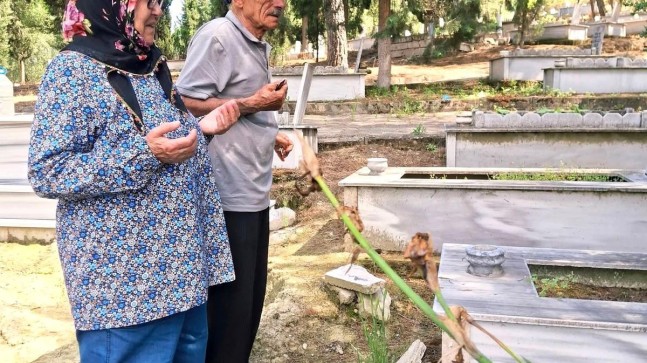 Selendi’de Mezarlıklara Ziyaret Akını