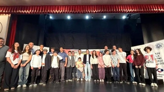 Gerze’de Tiyatro Gecesi