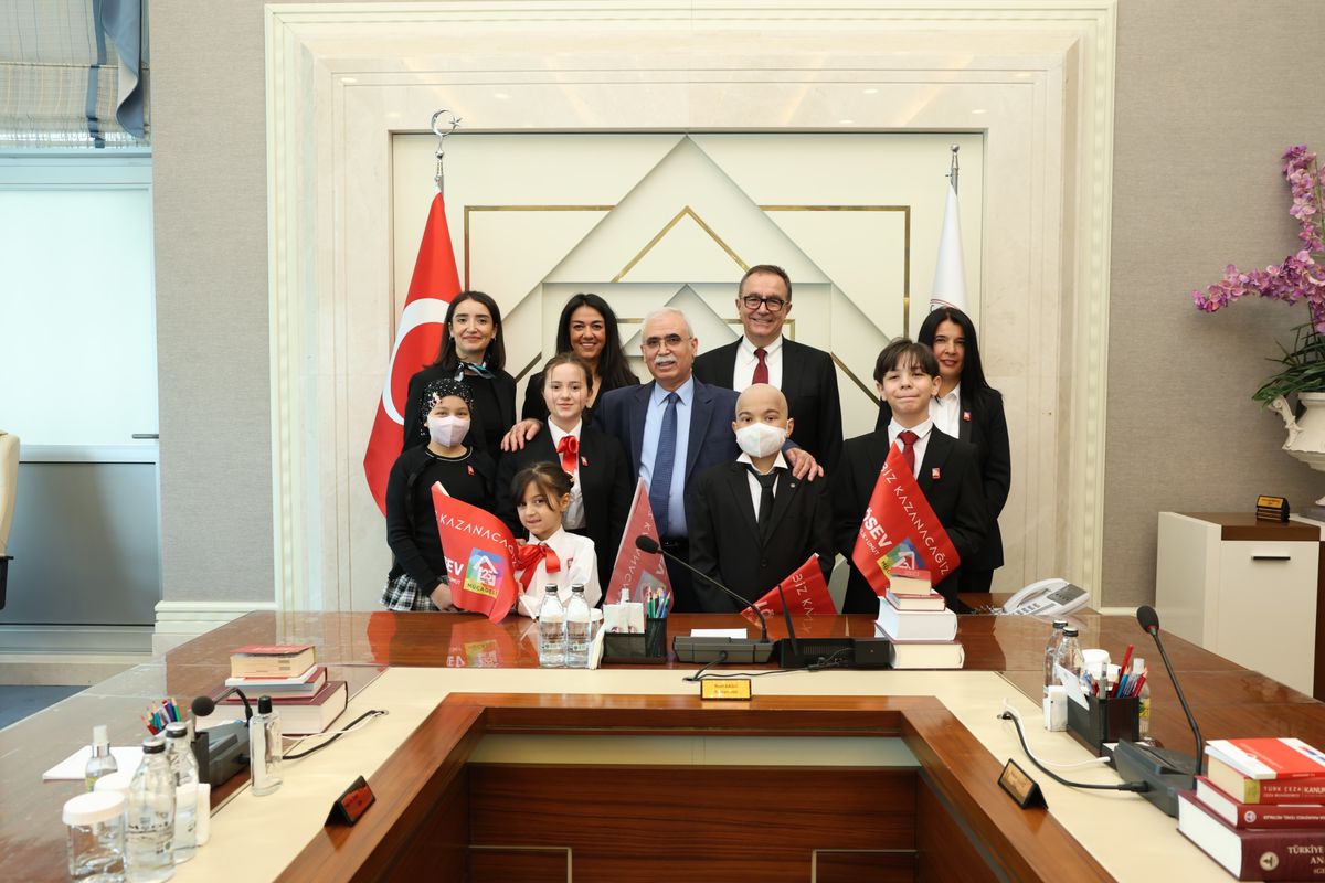 Kadir Özkaya, Lösemili Çocukları Kabul Etti