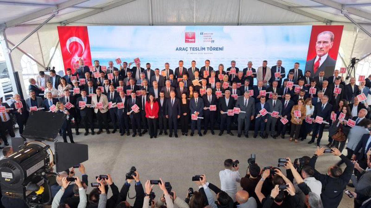 Başkan Seçer: “Belediyelerimizin işini kolaylaştırmak için gayret sarf ediyoruz”
