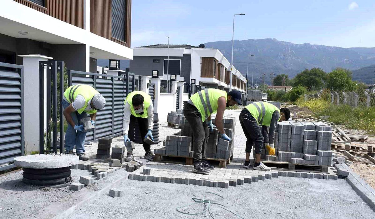 Kuşadası Belediyesi’nden Davutlar Mahallesi’ne kesintisiz hizmet