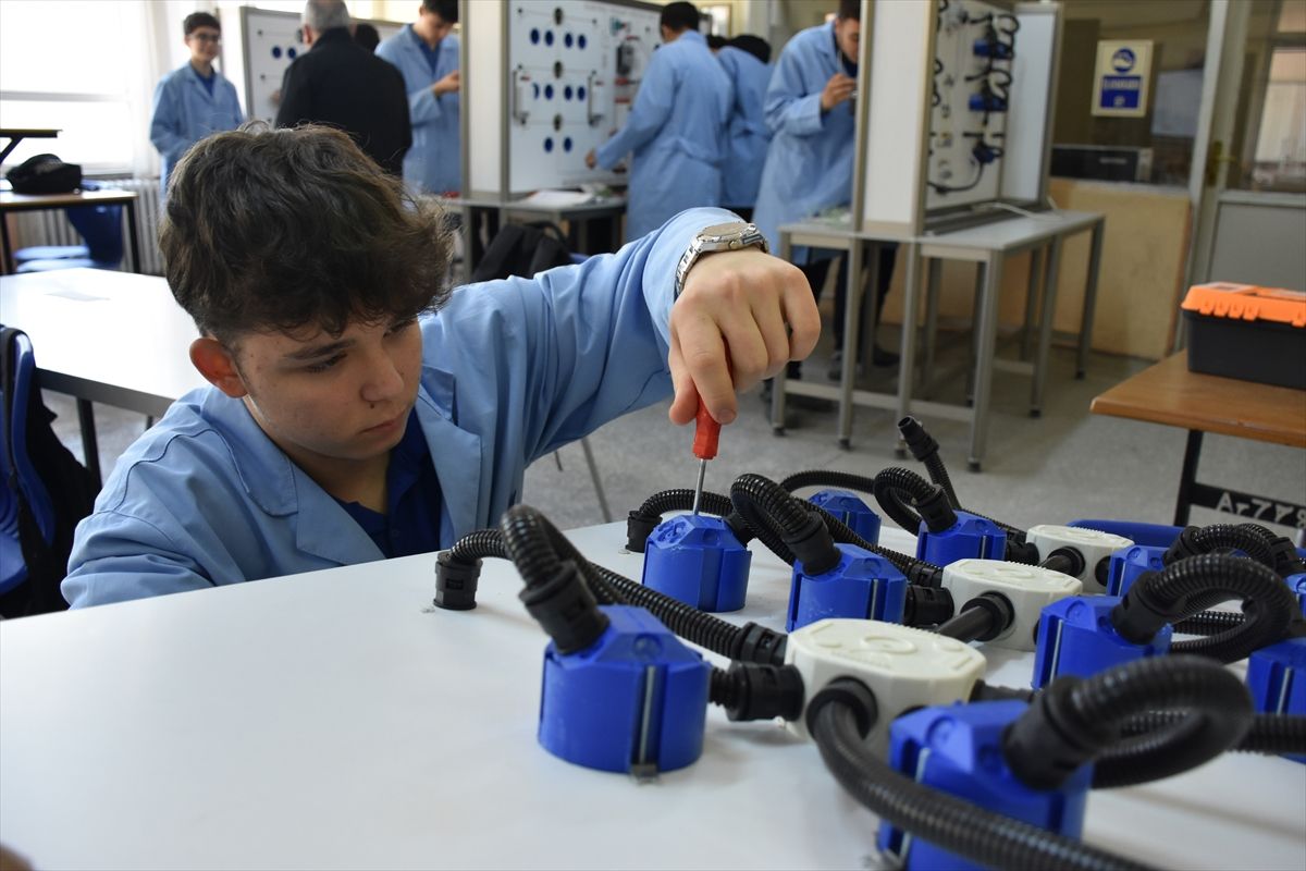 Bilecik Lisesi’nde Öğrenciler Eğitici Setler Üretti