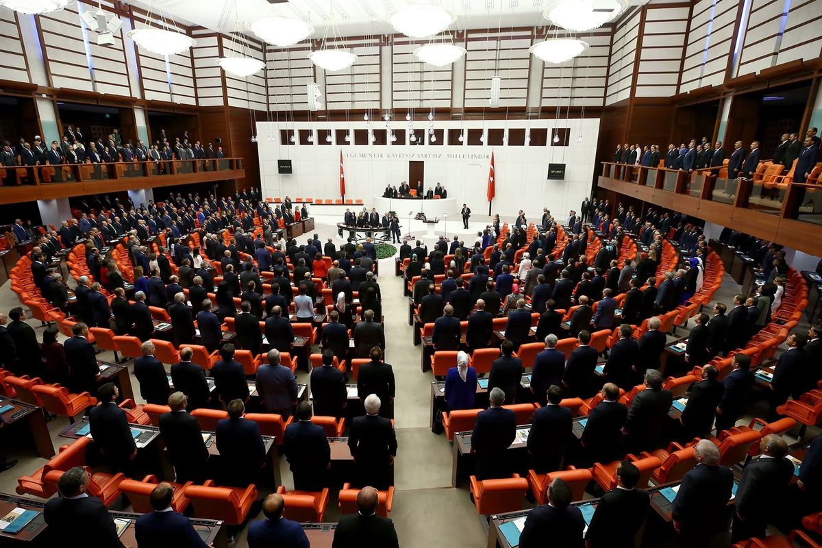 Sosyal medya ve doğum izni düzenlemelerini içeren kanun teklifi TBMM’de kabul edildi
