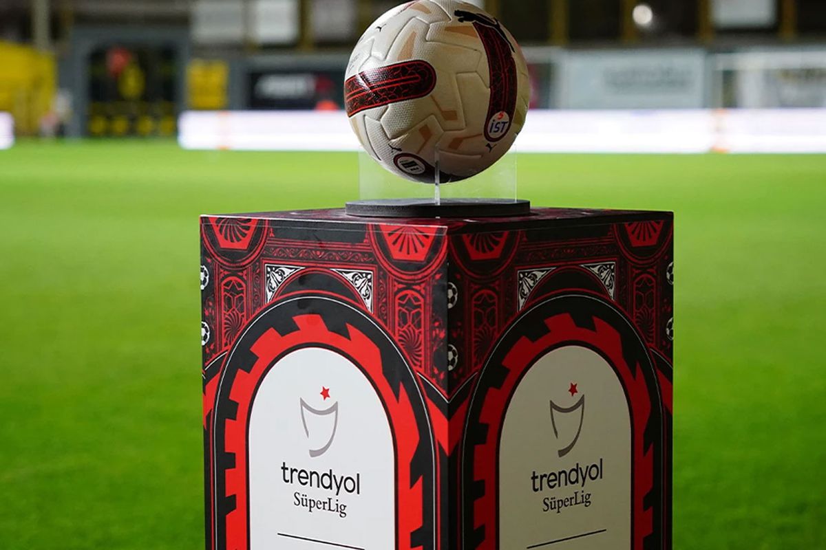 Bütün maçlar aynı saatte! Süper Lig’de sezonun son derbisinin tarihi belli oldu