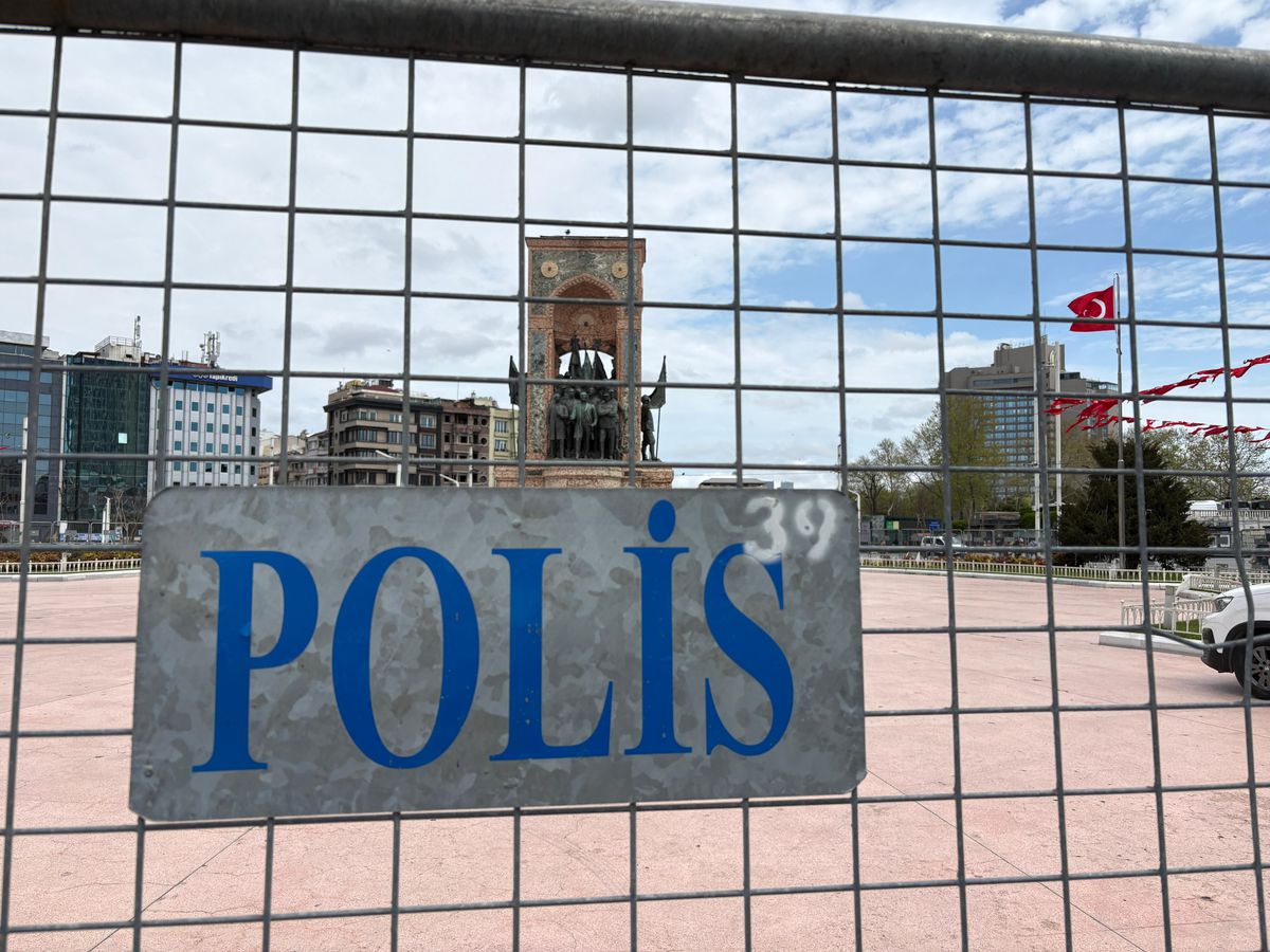 Taksim’de 1 Mayıs hazırlıkları sürüyor