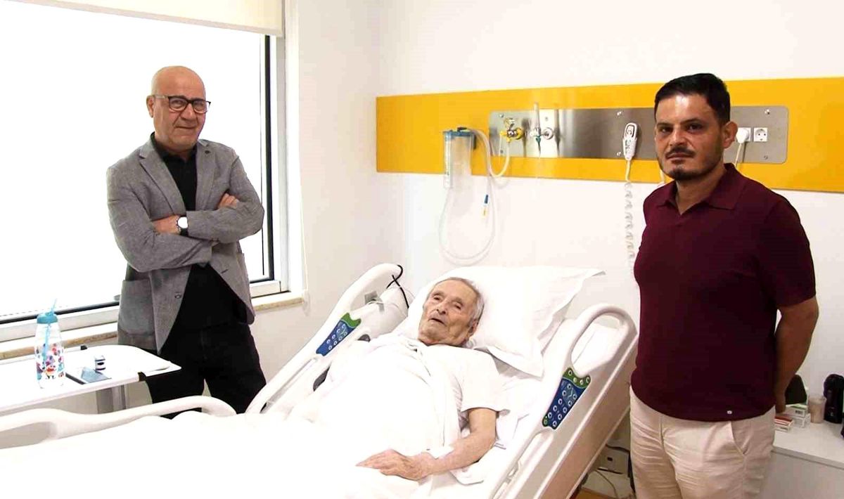82 Yaşındaki Mehmet Akgün’e Zorlu Kalp Pili Operasyonu
