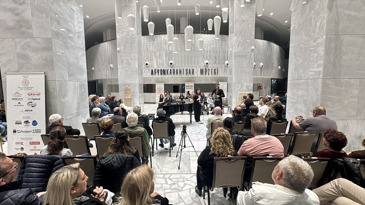 Afyonkarahisar’da Çekyalı Sanatçılar Sahne Aldı