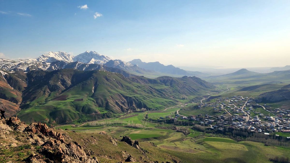 Erek Dağı’nda Kar ve Yeşillik Ziyafeti