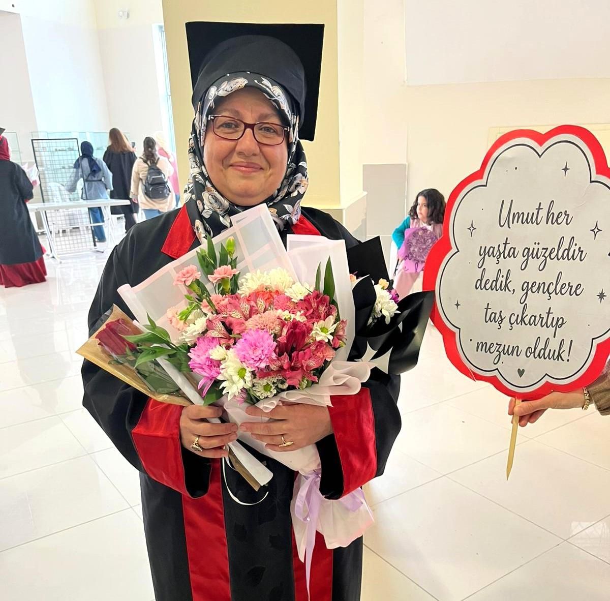 56 Yaşında Yeniden Okula Döndü