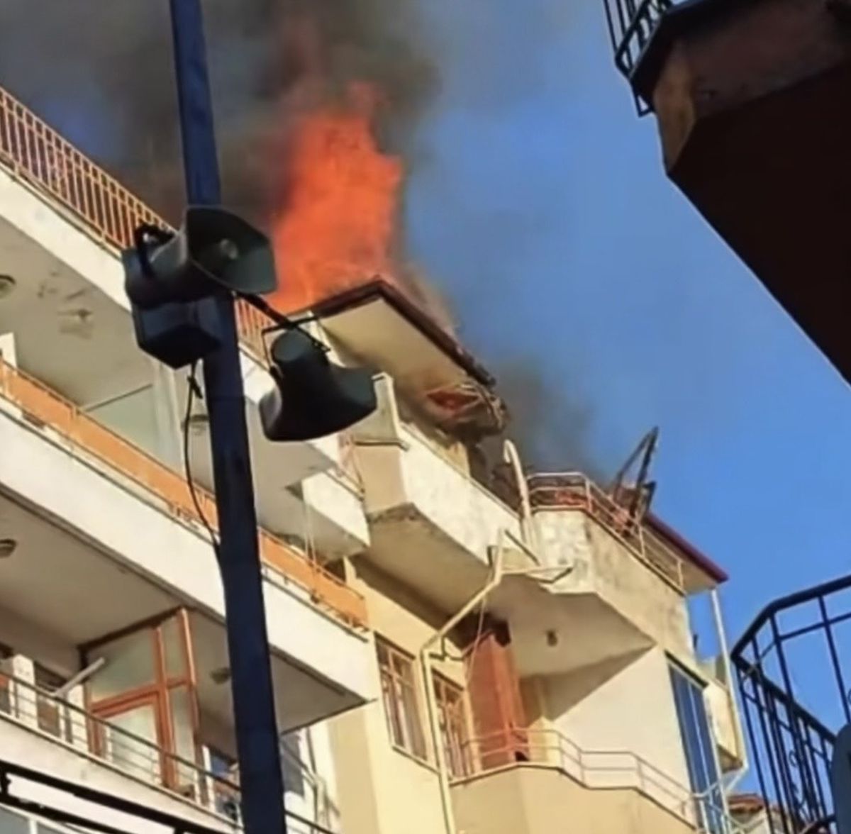 Amasra’da Çatı Yangını Kontrol Altına Alındı