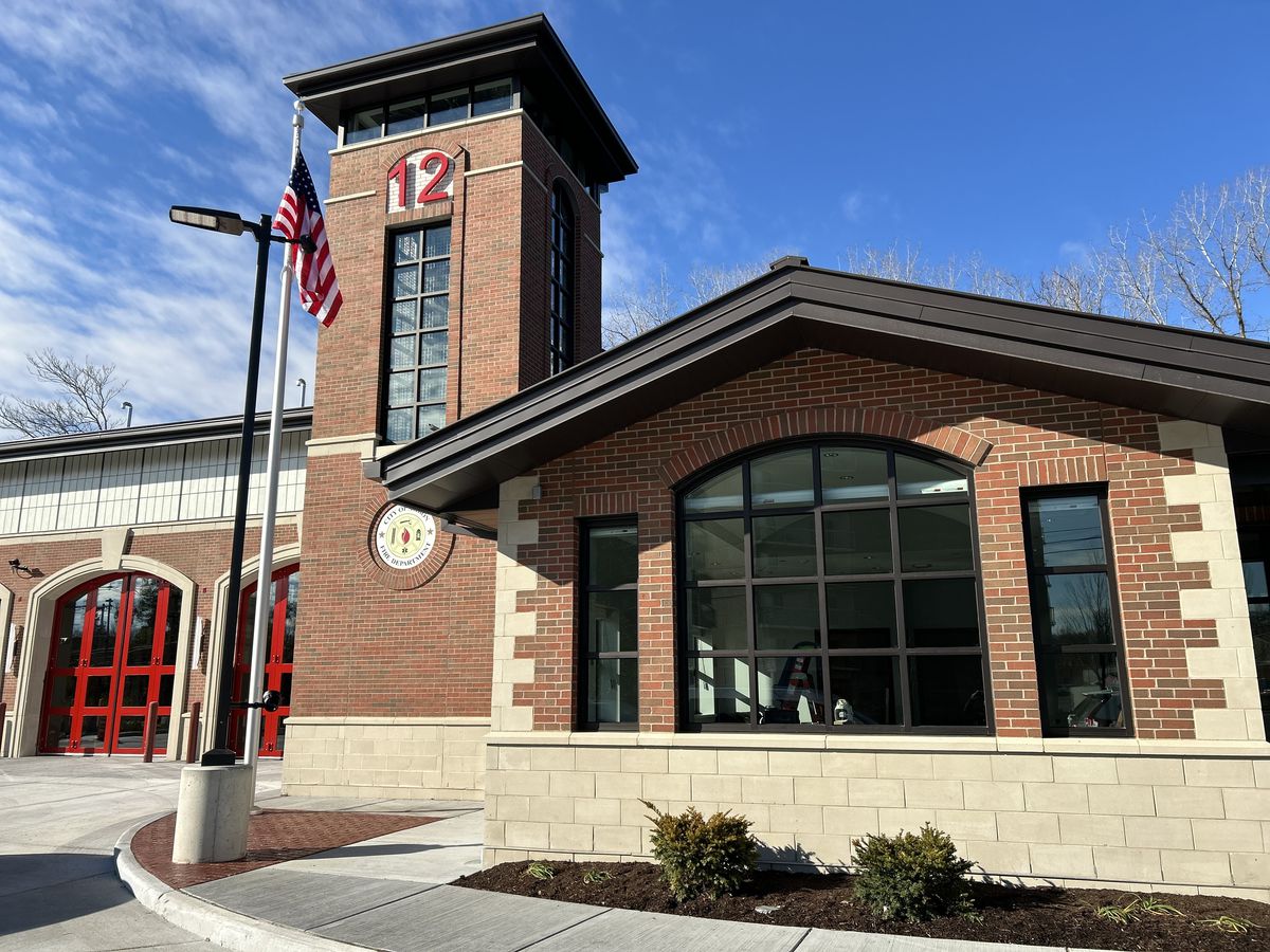 Ohio’da Küçük uçak evin üzerine düştü
