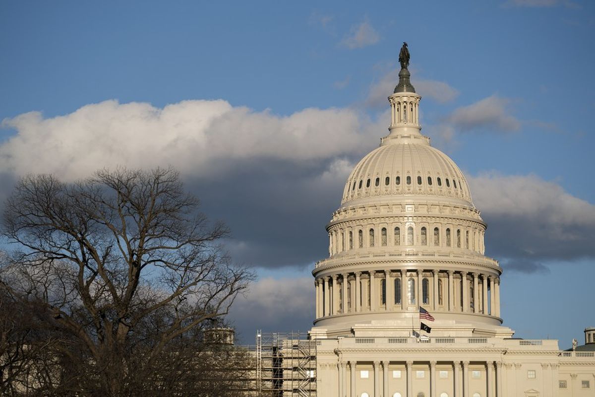 Senato, Trump’ın İran Operasyonlarına Onay Şartı Getirdi