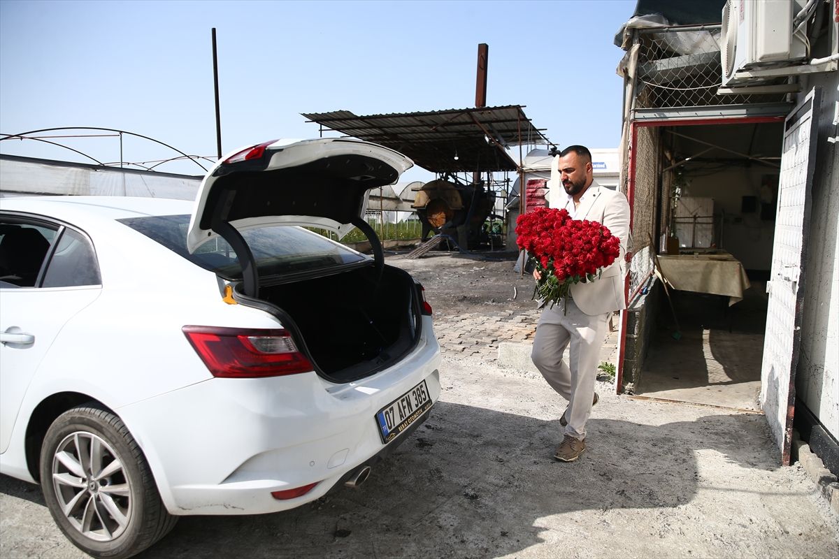 Anneler Günü’nde Gül Sürprizi