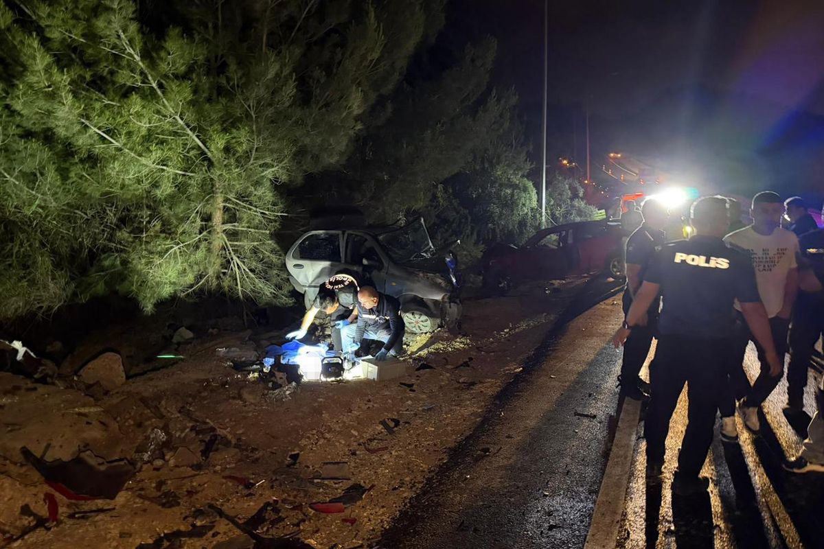 Adana’da Trafik Kazası: 2 Ölü, 3 Yaralı