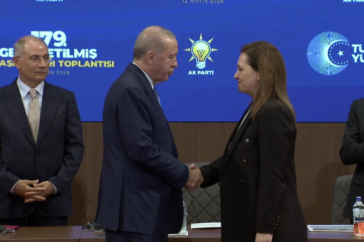 Afyonkarahisar Belediye Başkanı Burcu Köksal, AK Parti’de! Rozetini Cumhurbaşkanı Erdoğan taktı