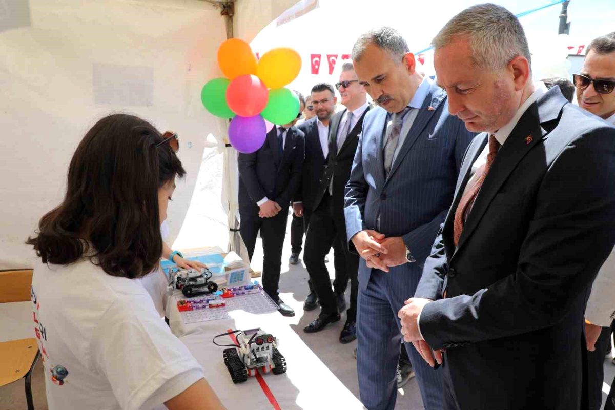 Ağrı’da Bilim Şenliği Başladı