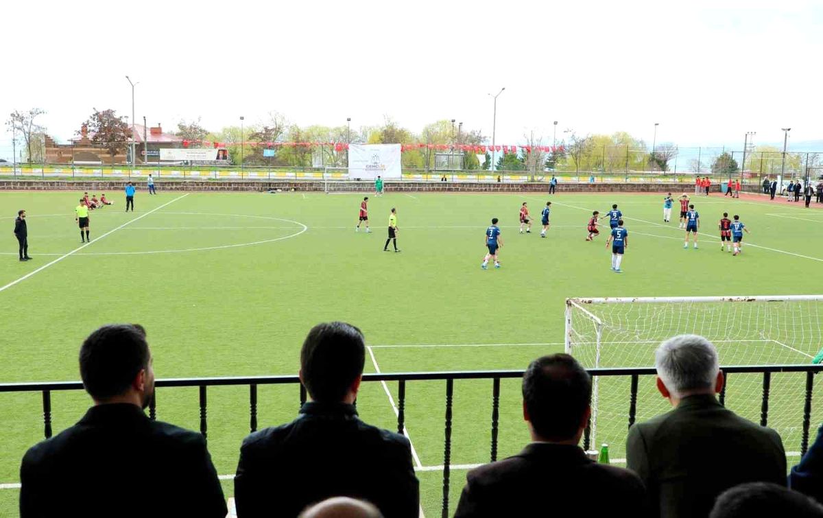Ahlat’ta liseler arası bölge maçları başladı