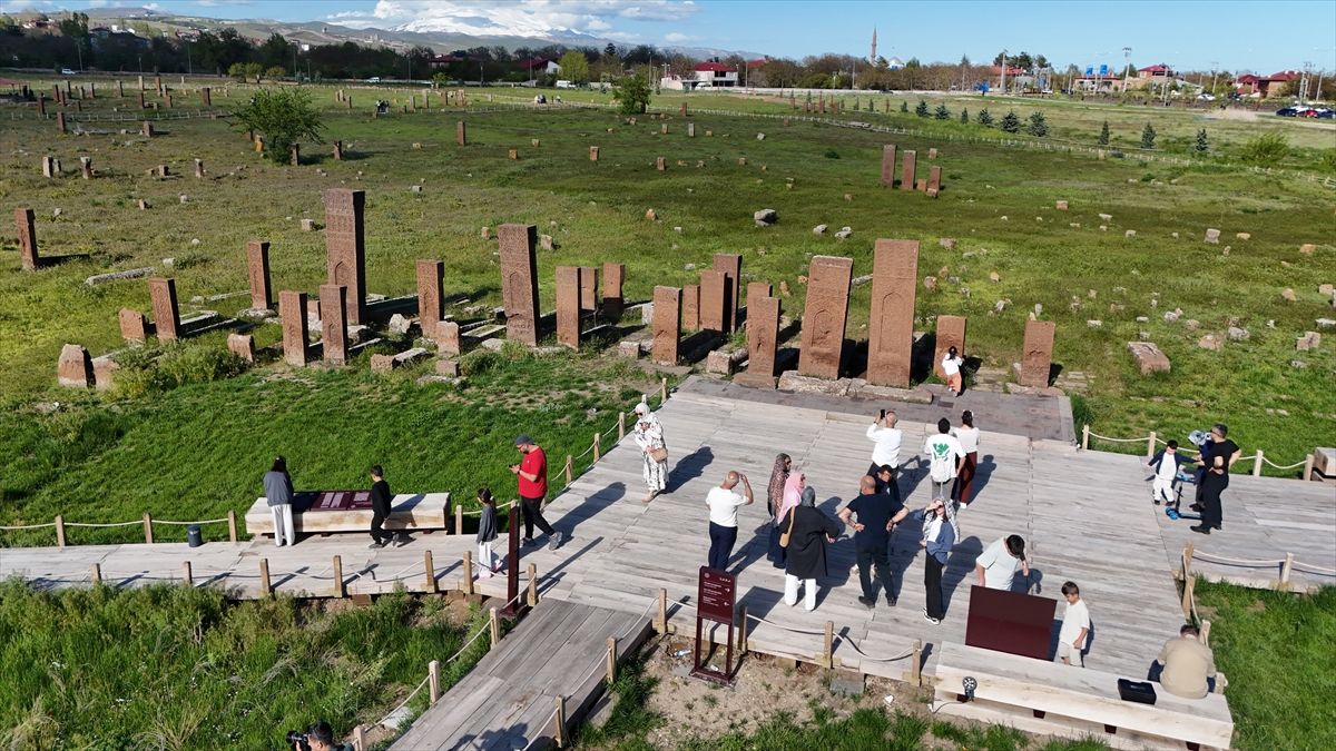 Ahlat’ta Kurban Bayramı Ziyaret Yoğunluğu
