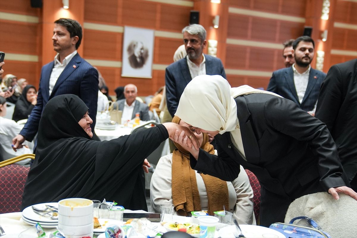 AK Parti İstanbul İl Başkanlığı’nda şehit anneleri için Anneler Günü programı düzenlendi
