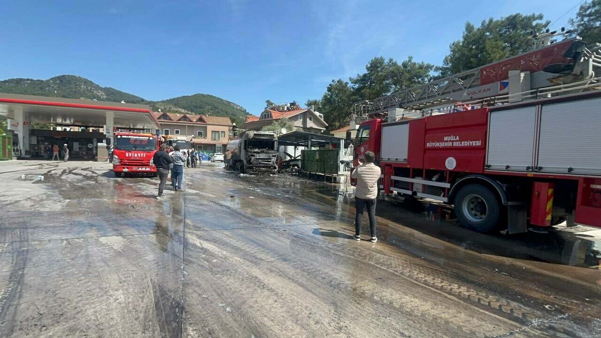 Fethiye’de Tanker Yangını