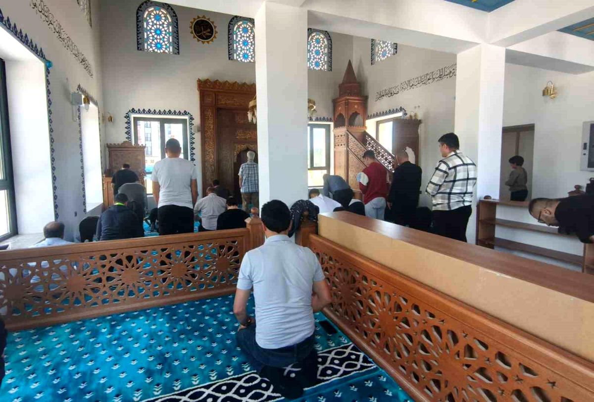 TOKİ Konutlarında İlk Cuma Namazı