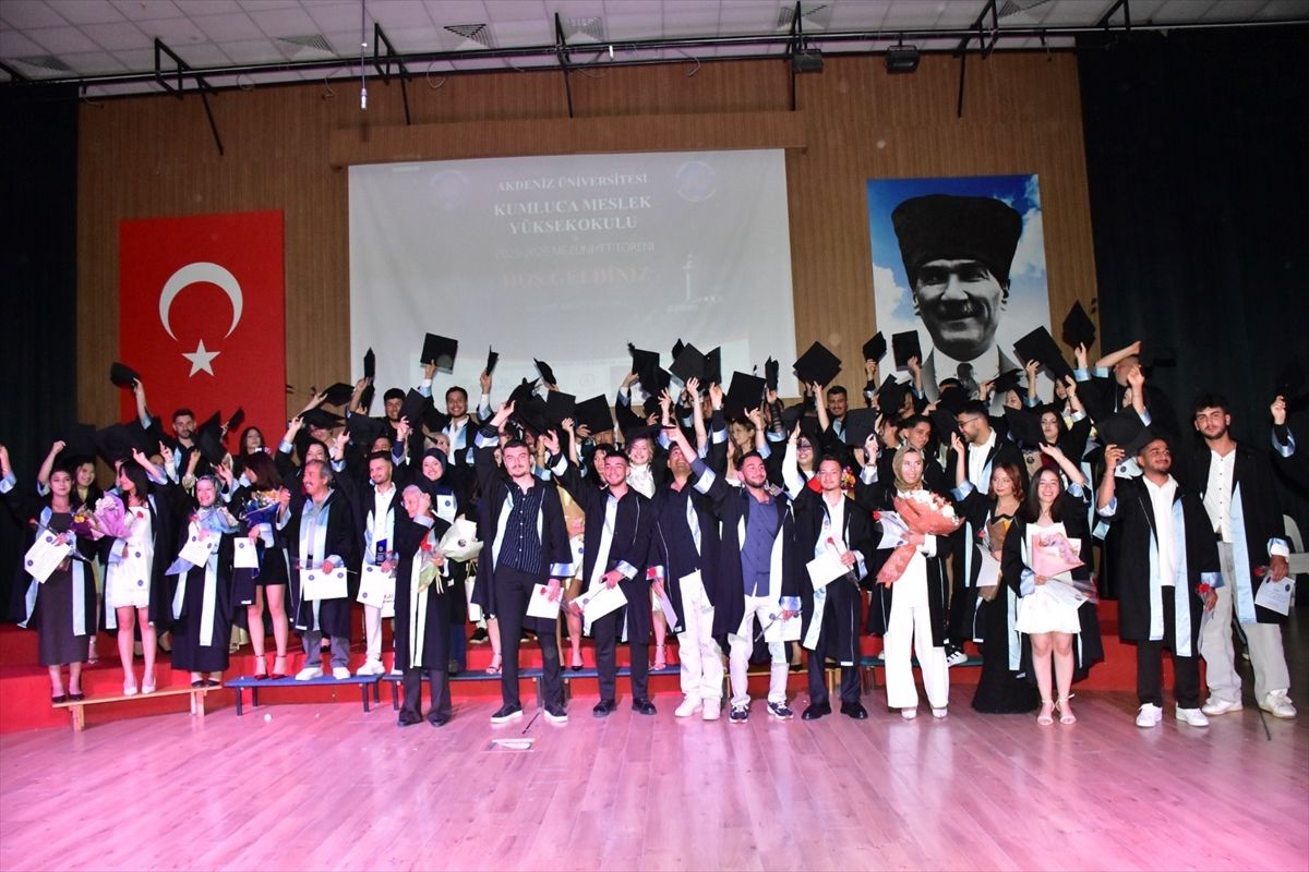 70 Yaşındaki Anneye Diploma