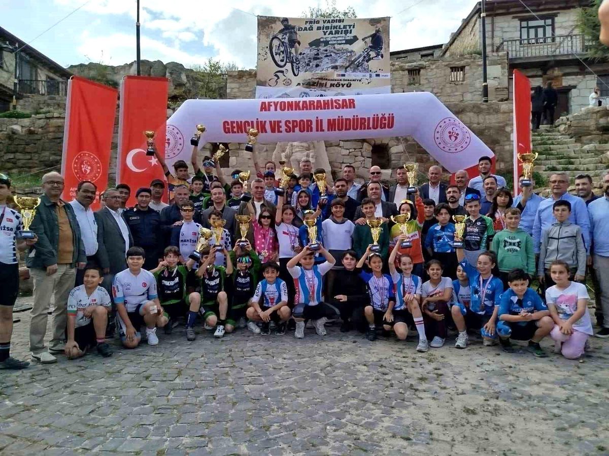 Akhisar’dan Bisiklet Yarışlarında Övgü Dolu Başarılar