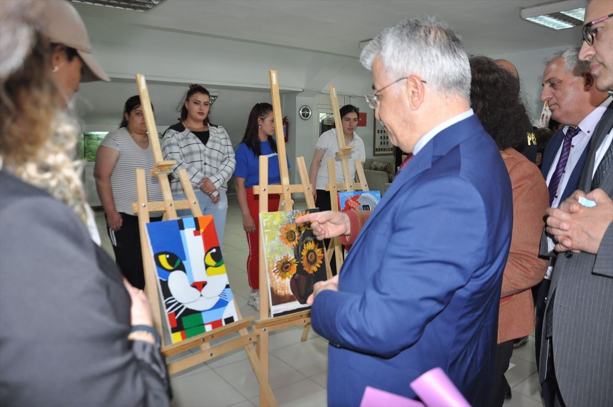 Akşehir’de engelli el sanatları sergisi açıldı