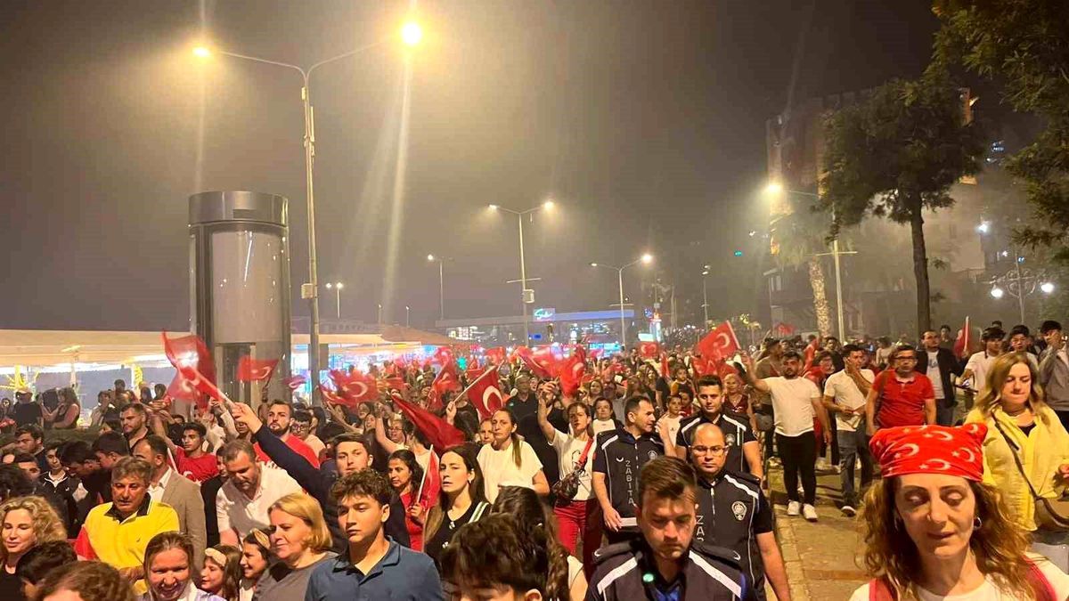 Alanya’da fener alayı ve Ceza konseriyle 19 Mayıs kutlaması