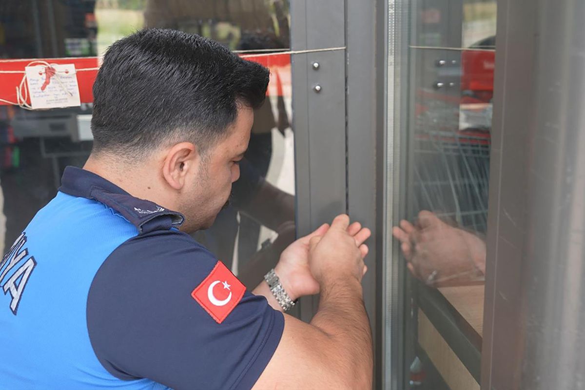 Alanya’da Zincir Market Mühürlendi