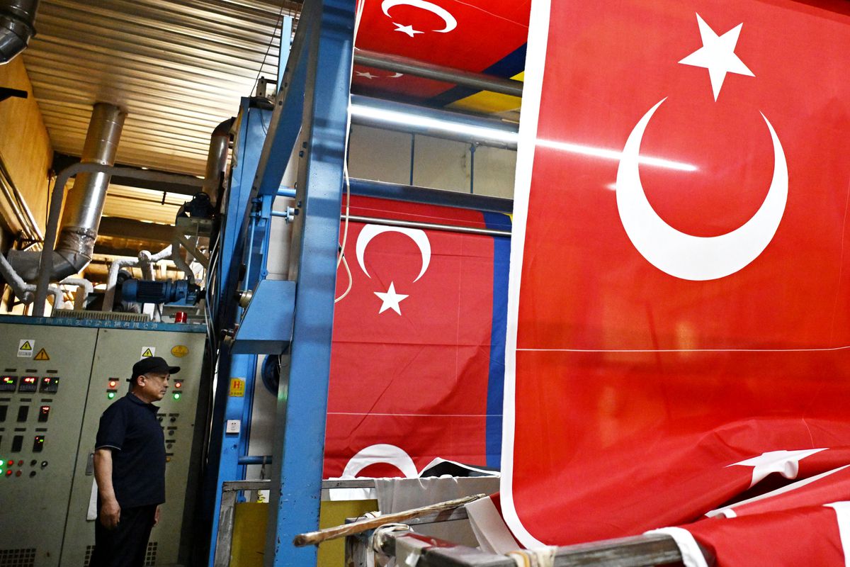 Qingdao’da Bayrak Üretimi Arttı