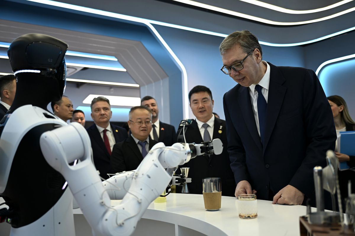 Vucic, Çin’de Minth Grubu’nu Ziyaret Etti