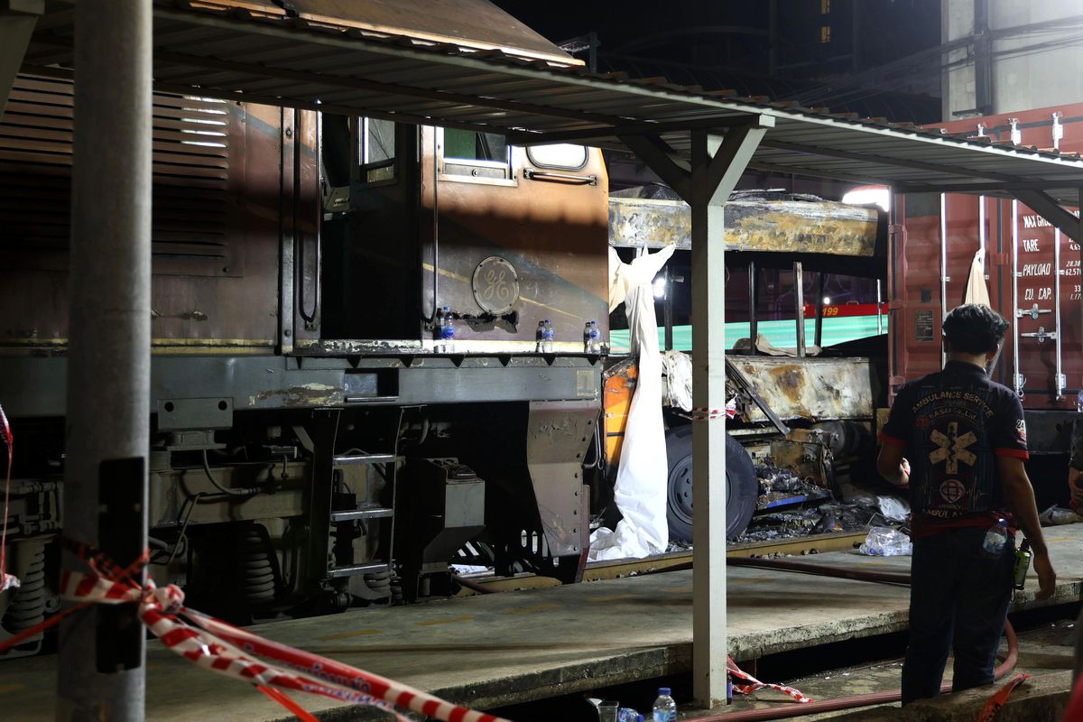 Bangkok’ta Tren ve Otobüs Kazası: 8 Ölü