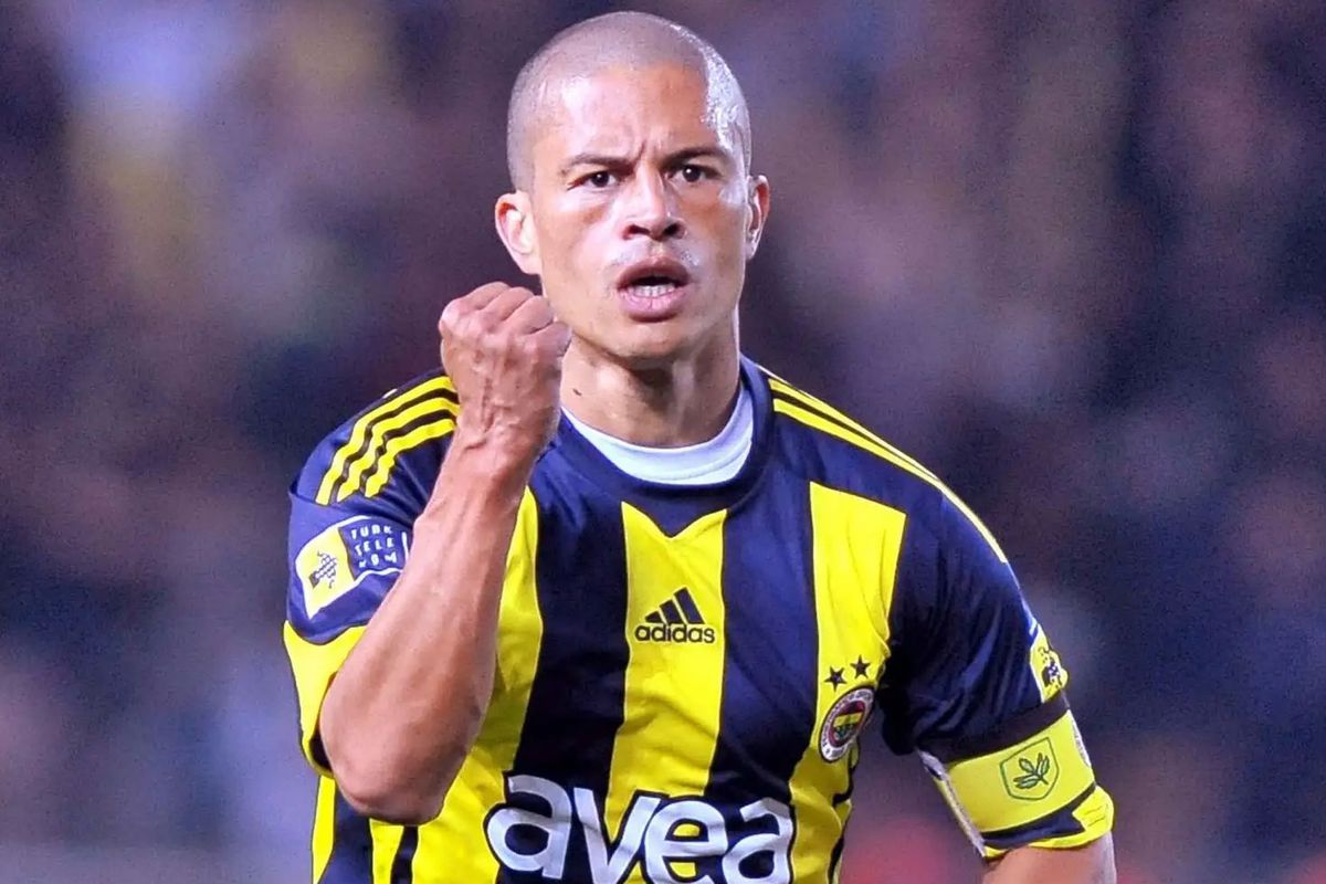 Alex de Souza’dan Fenerbahçe’deki seçim için gece yarısı açıklama