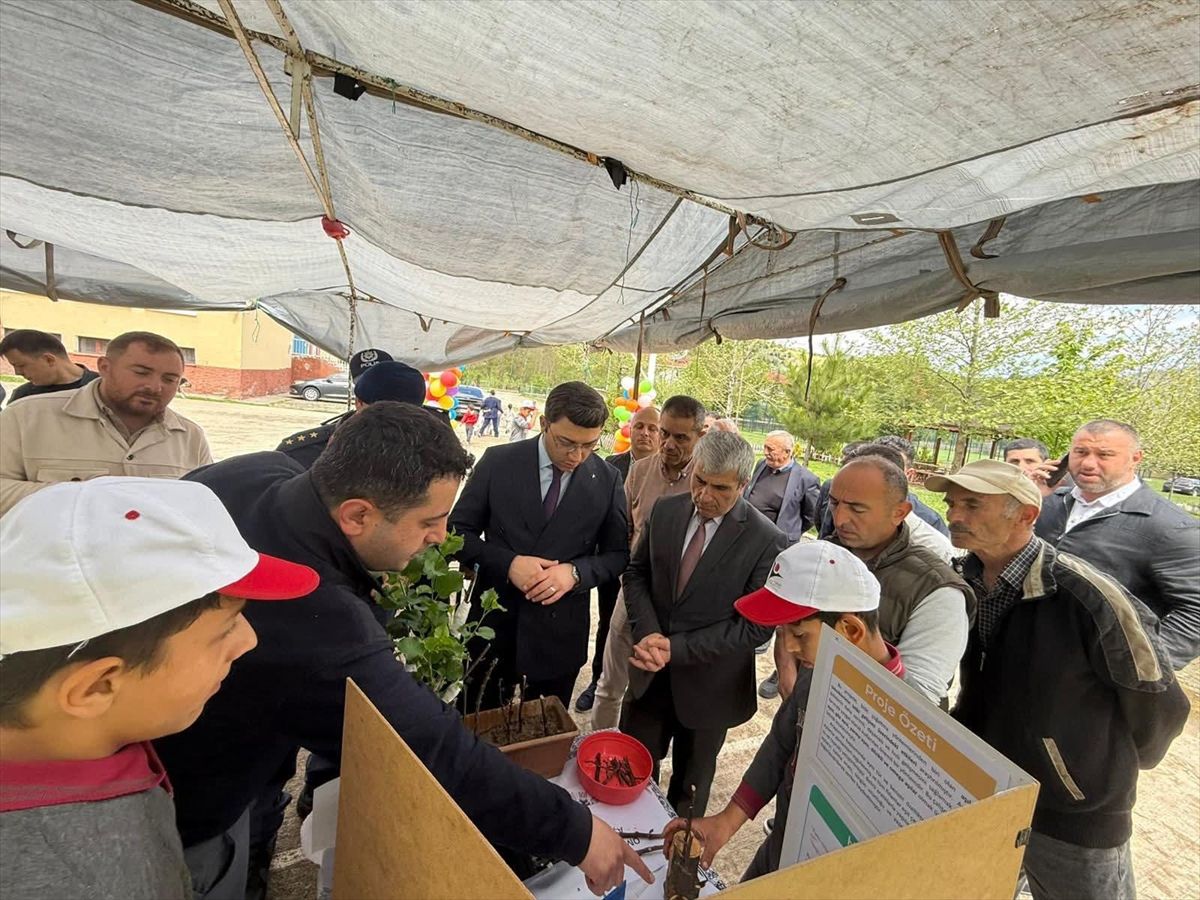 Kaymakam Çömen’den TÜBİTAK Bilim Fuarı Ziyareti