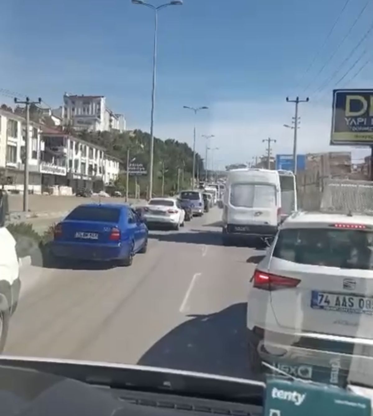 Bartın’da Sürücüler Ambulansa Yol Verdi