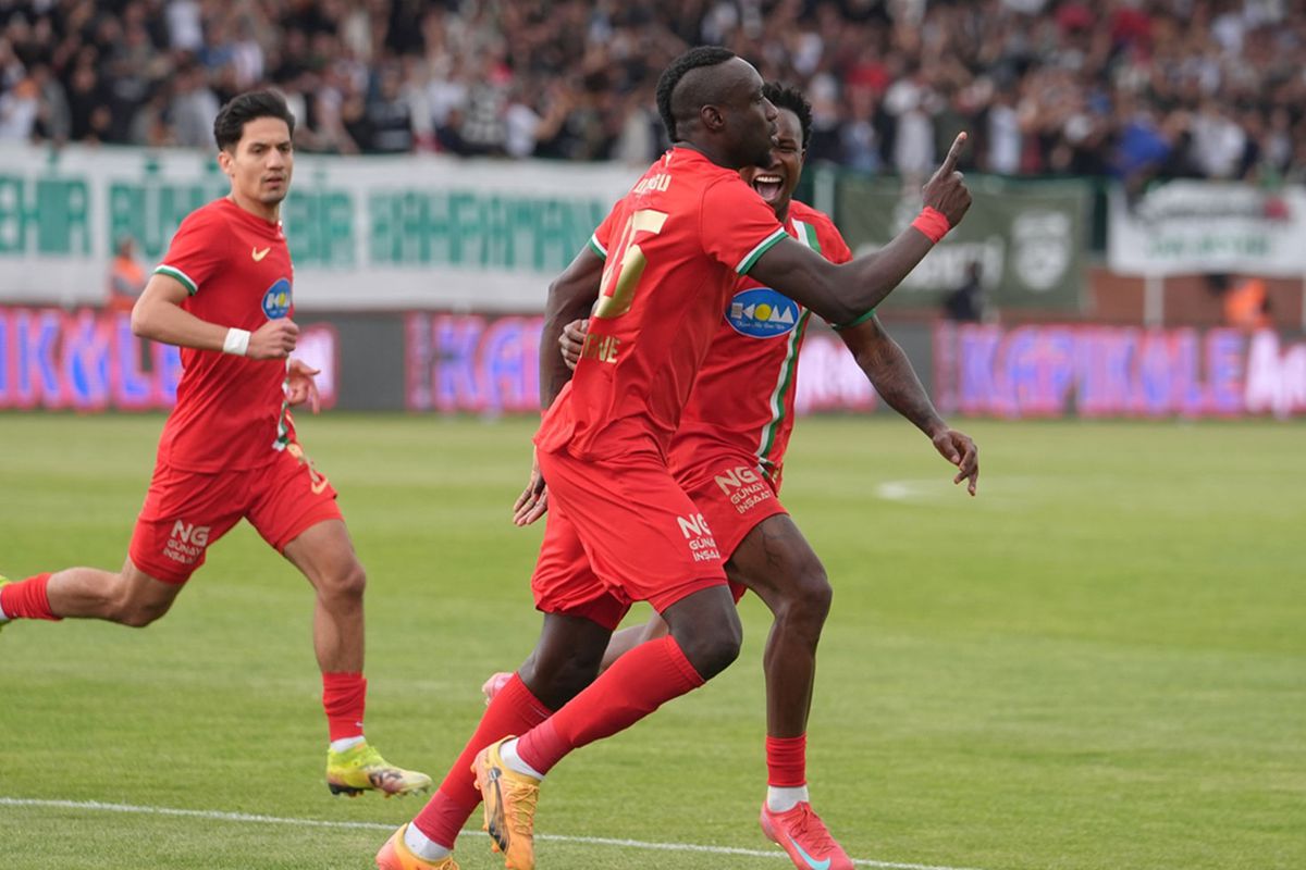 Amedspor’dan tarihi başarı! 4 farklı hoca ile çalışarak Süper Lig’e çıktılar