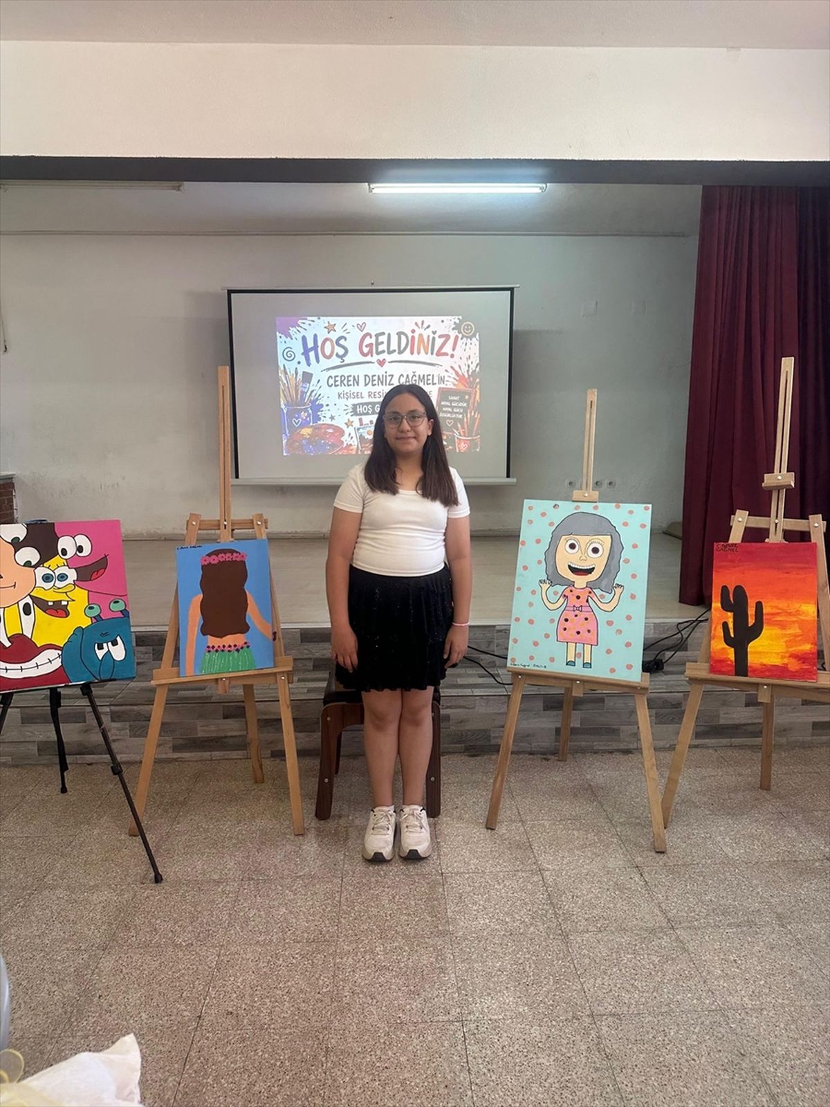 Mersin’de 13 yaşındaki öğrenci ilk resim sergisini açtı