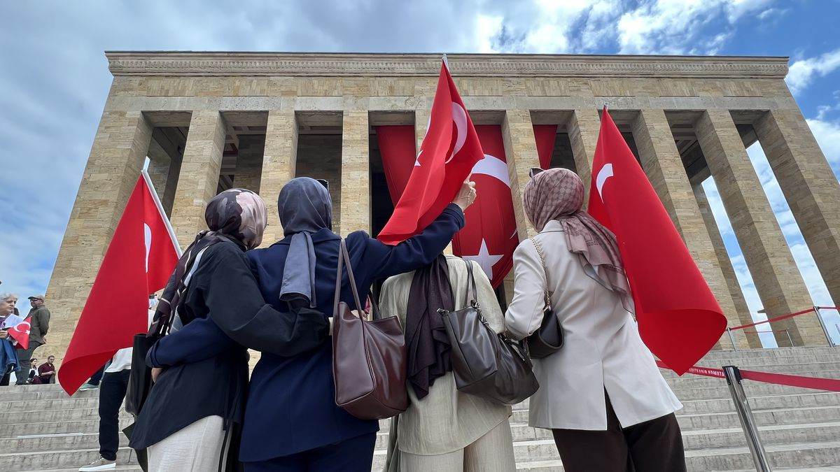 Anıtkabir’de Gençlik ve Spor Bayramı Coşkusu