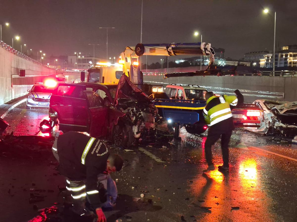 Ankara’da 4 aracın karıştığı zincirleme kazada 8 kişi yaralandı