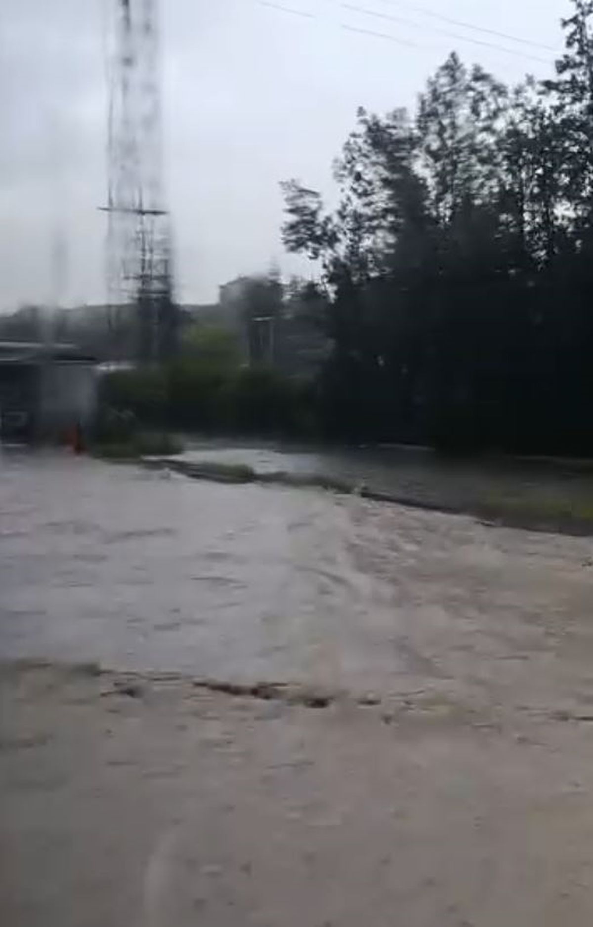 Ankara’da Sağanak Yağış Trafiği Felç Etti