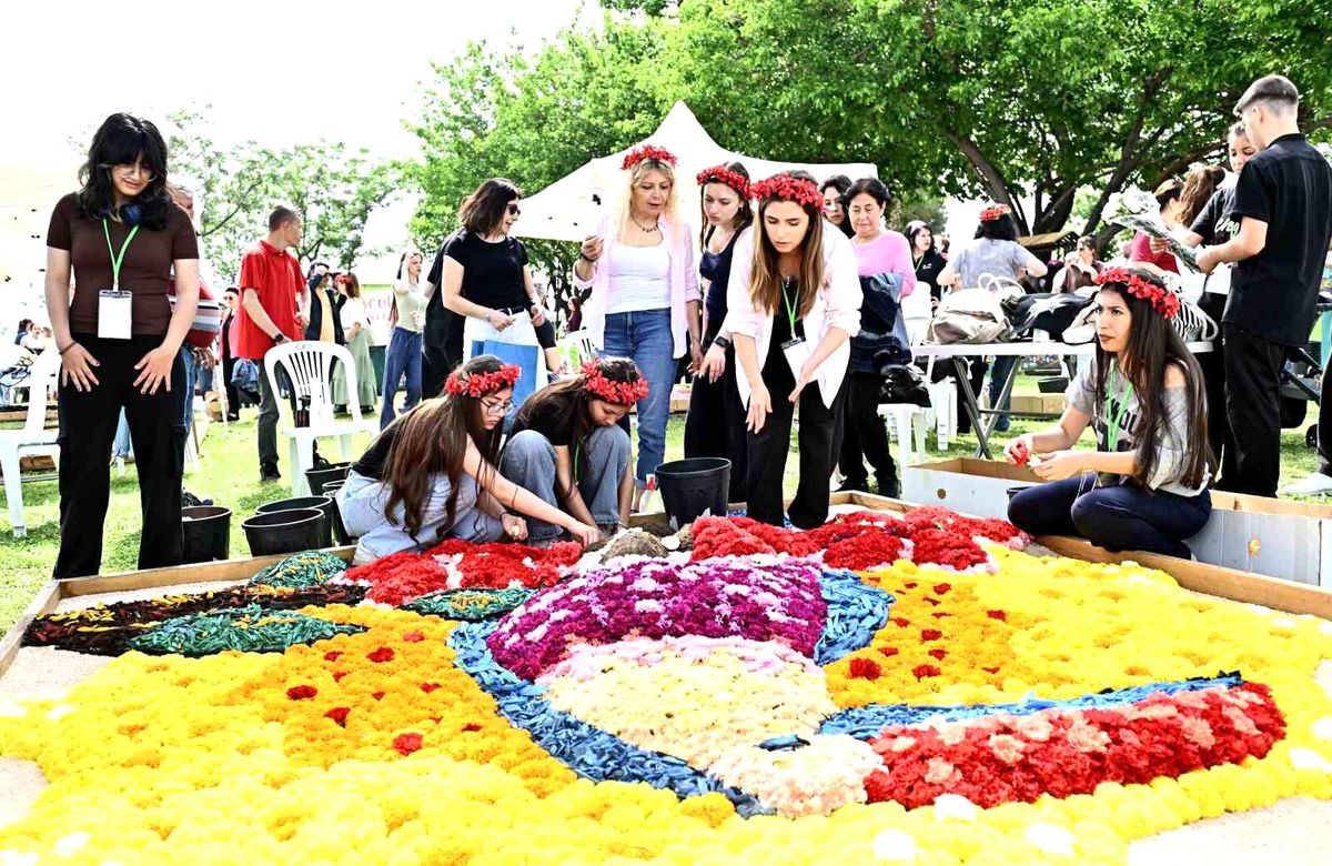 Antalya’da 130 bin çiçekle renkli rekabet