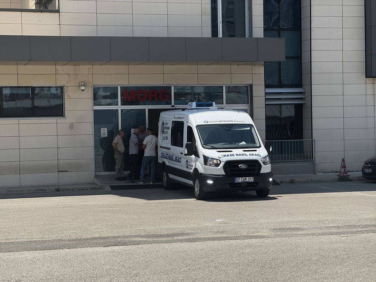 Antalya’da Bıçaklı Kavga: 1 Ölü