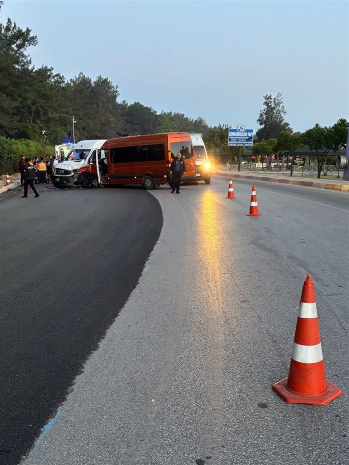 Antalya’da Tur Minibüsleri Çarpıştı: 13 Yaralı