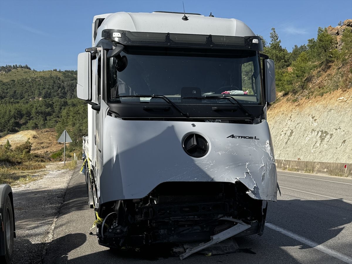 Antalya’da Trafik Kazası: 2 Ölü