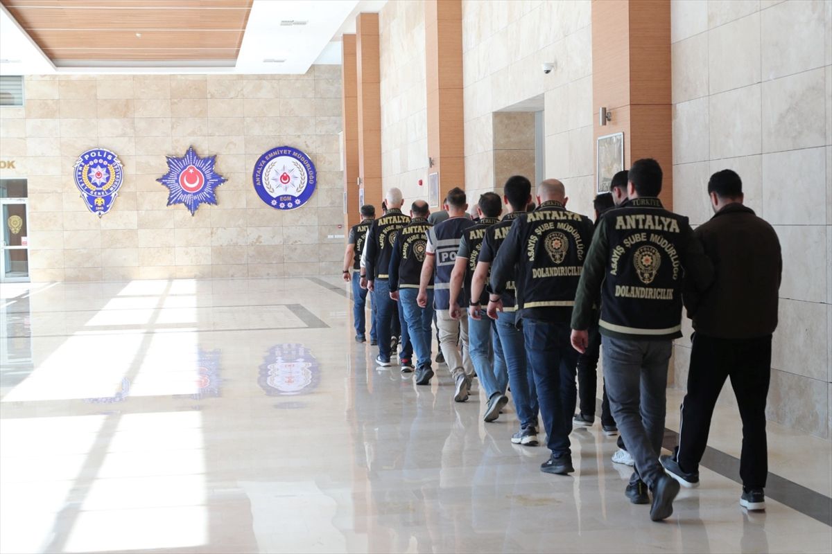 Antalya’da Dolandırıcılık Operasyonu: 14 Tutuklama