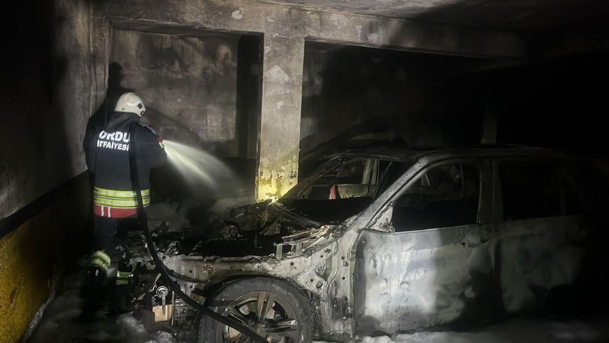 Ordu’da Otopark Yangını: 3 Araç Zarar Gördü