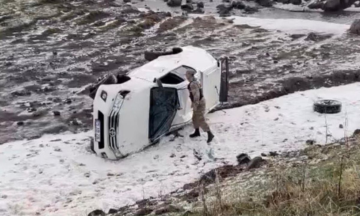 Ardahan’da Askeri Araç Devrildi: 2 Yaralı