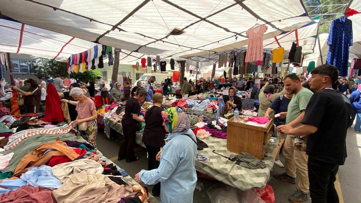 Aydın’da Bayram Pazarı Yoğunluğu